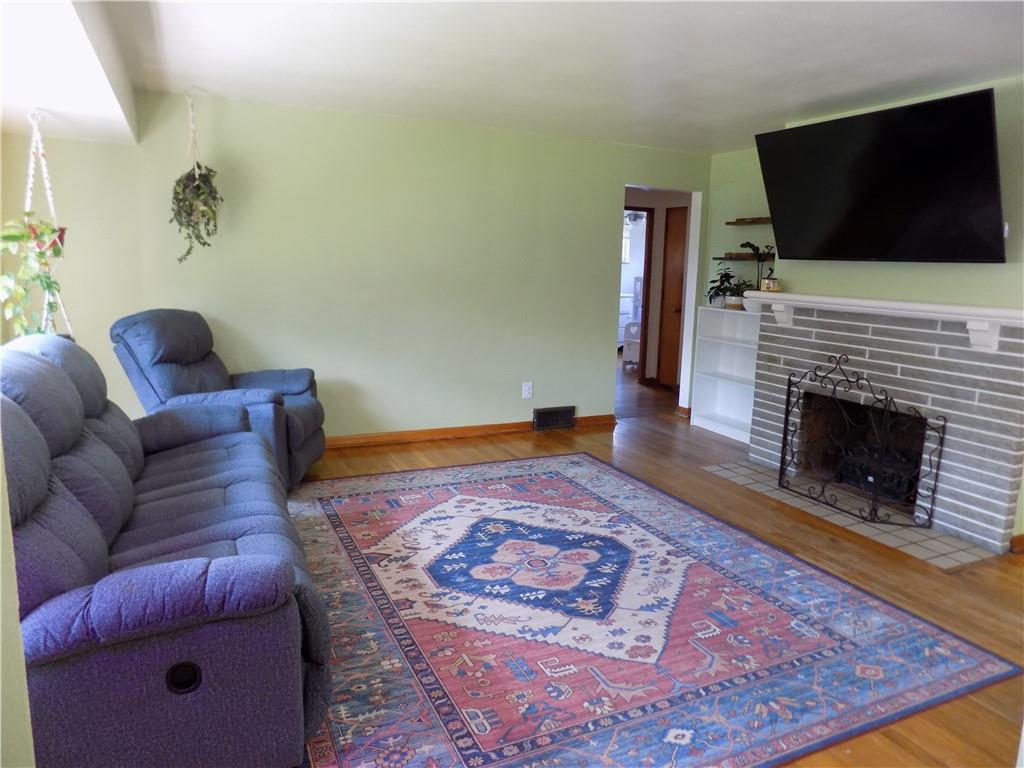 175 7th St Extension New Kensington, PA 15068 - Photo 10 of 36