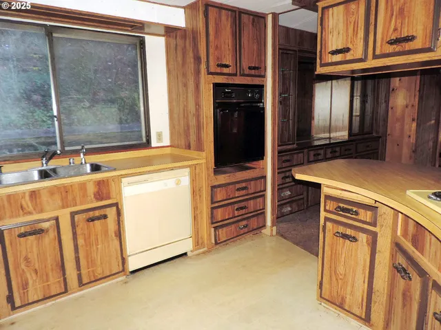 $214,700 | 3335 Dee Highway, Hood River, OR 97031