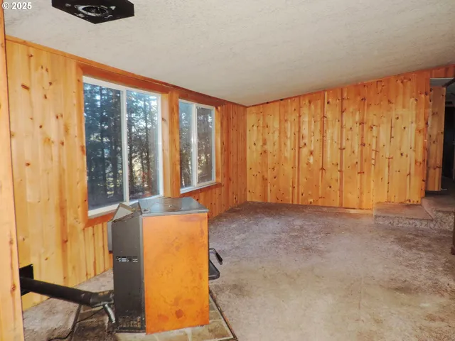 $214,700 | 3335 Dee Highway, Hood River, OR 97031