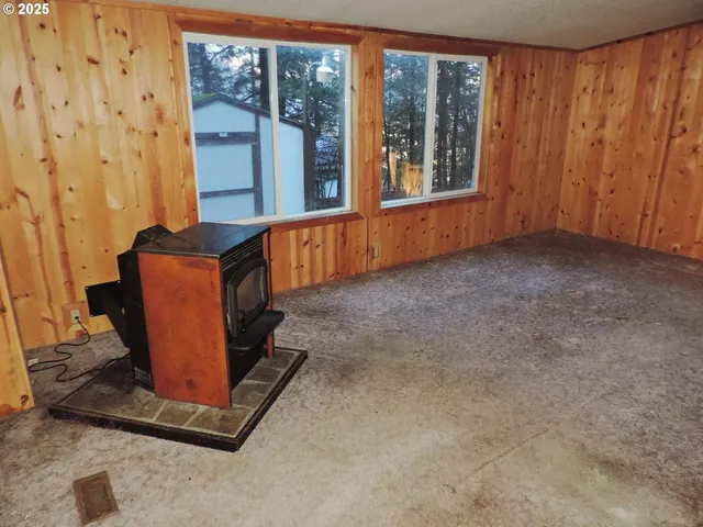 $214,700 | 3335 Dee Highway, Hood River, OR 97031