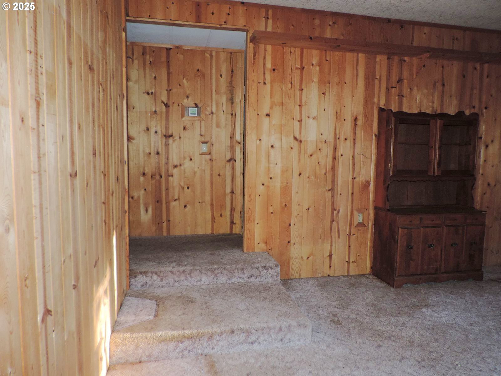 3335 Dee Highway Hood River, OR 97031 - Photo 28 of 30 Living Room