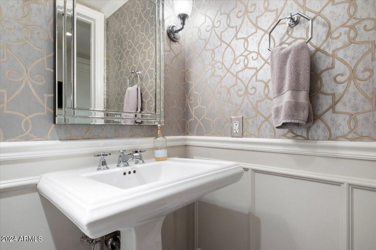 7175 East Camelback Road, Unit 107 Scottsdale, AZ 85251 - Photo 8 of 33 a bathroom with a sink and a mirror