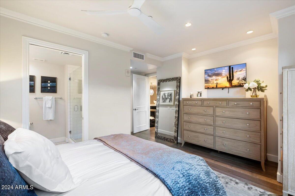 7175 East Camelback Road, Unit 107 Scottsdale, AZ 85251 - Photo 10 of 33 a bedroom with a bed and a dresser