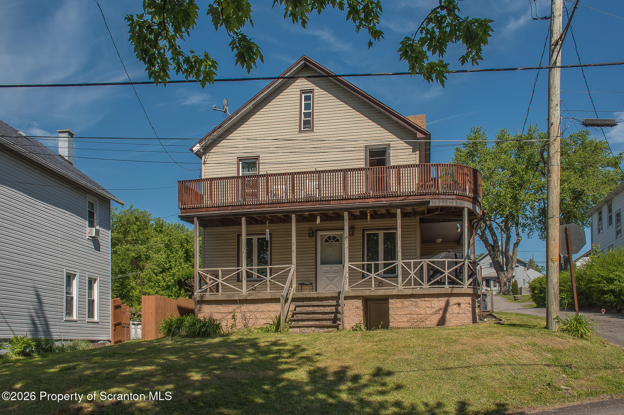 629 Clinton Street Forest City, PA 18421 - Photo 1 of 28 Front