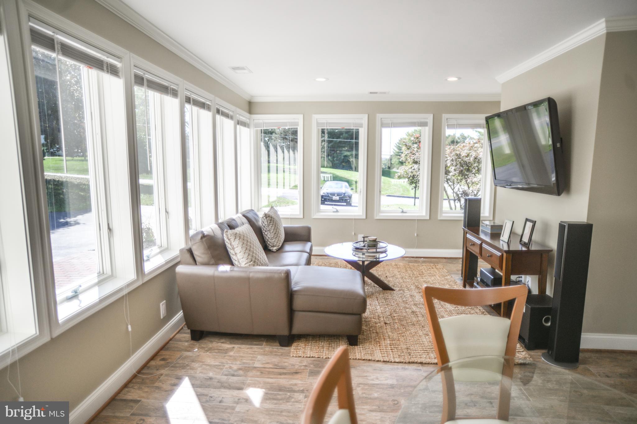 9915 Watkins Road Gaithersburg, MD 20882 - Photo 22 of 30 sun/family room