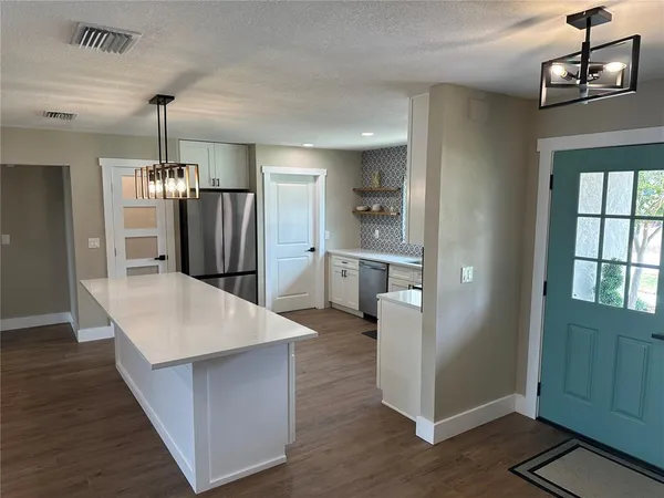 $2,700 | 8808 44th Ave Drive West, Bradenton, FL 34210