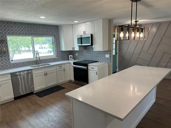 $2,700 | 8808 44th Ave Drive West, Bradenton, FL 34210