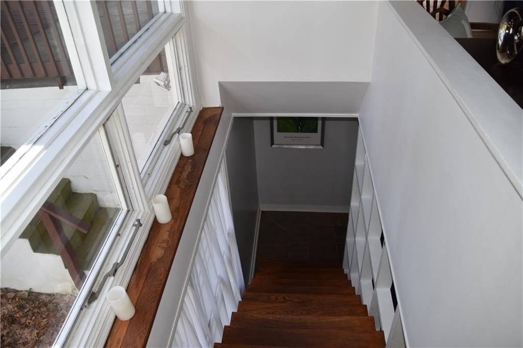 420 Highview Road Wexford, PA 15090 - Photo 13 of 25 Great light and bright stairway area