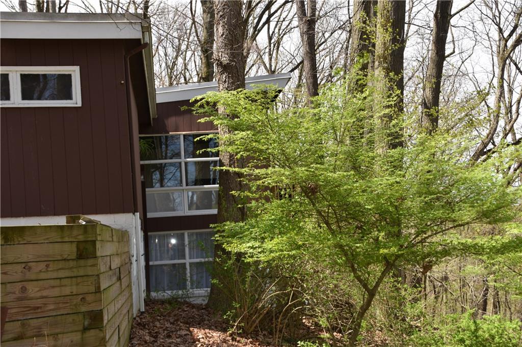 420 Highview Road Wexford, PA 15090 - Photo 21 of 25 Exterior lower right side view of the home - Love those windows!
