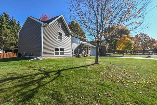 $338,900 | 125 Hillside Lane, Shawano, WI 54166