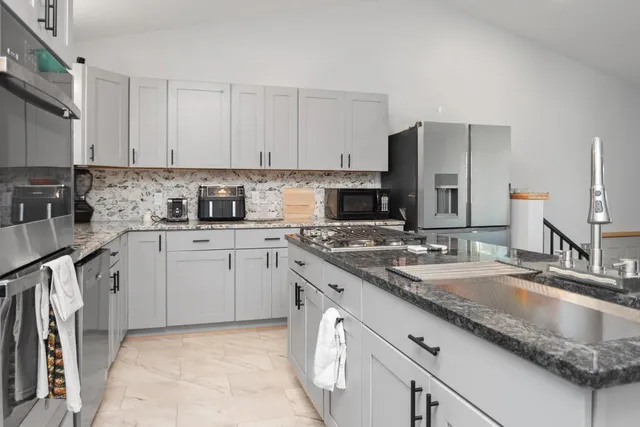 $338,900 | 125 Hillside Lane, Shawano, WI 54166