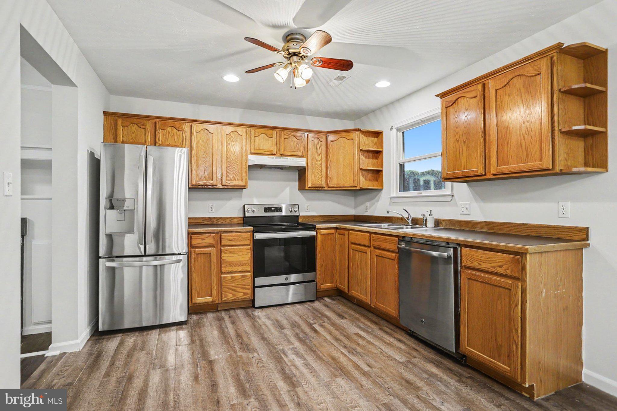 436 Springbrook Court, Unit E1 Hanover, PA 17331 - Photo 3 of 36 Kitchen