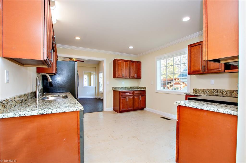 4328 Chilton Way High Point, NC 27265 - Photo 8 of 30 Gallery Image 8