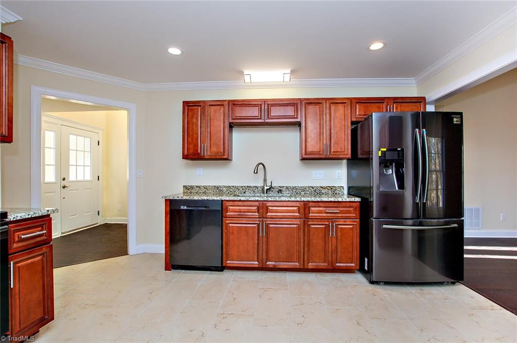 4328 Chilton Way High Point, NC 27265 - Photo 9 of 30 Gallery Image 9
