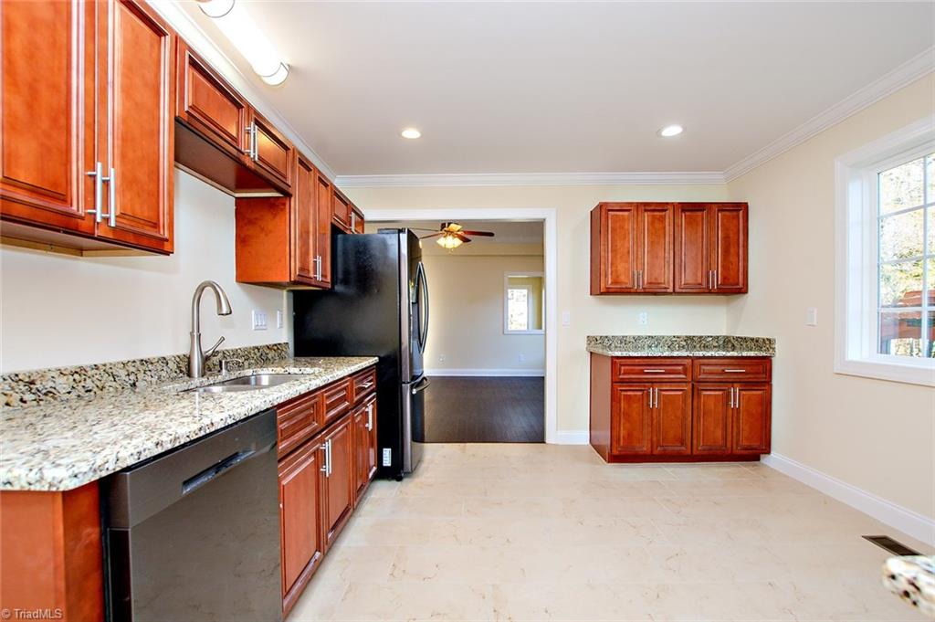 4328 Chilton Way High Point, NC 27265 - Photo 10 of 30 Gallery Image 10