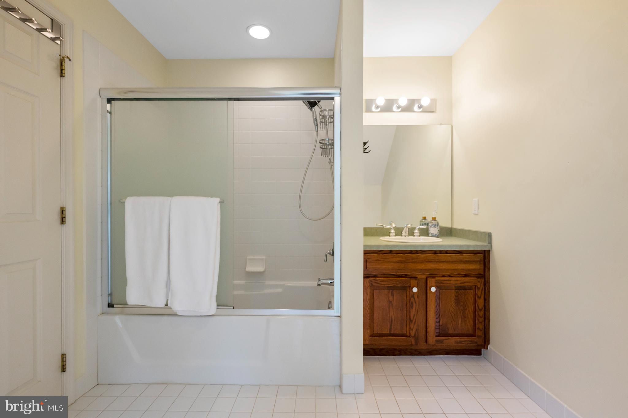 1236 Gulph Creek Drive Wayne, PA 19087 - Photo 46 of 61 3rd Floor Bathroom