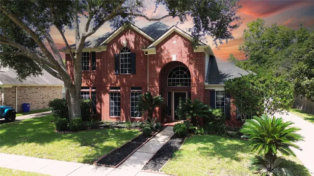 $470,000 | 3911 Clarestone Drive, Pearland, TX 77584