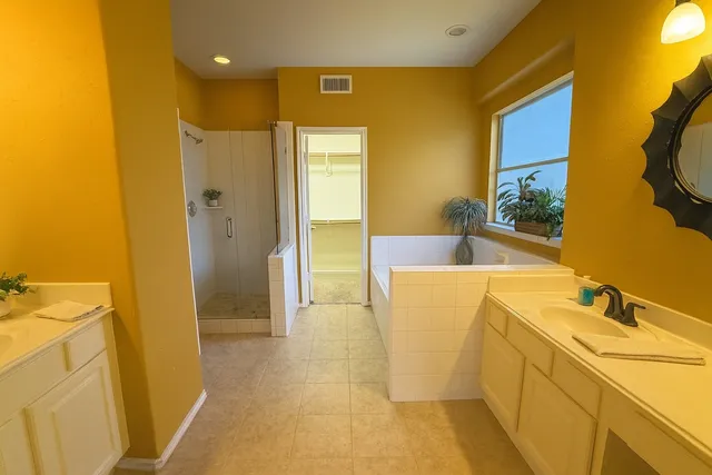 $470,000 | 3911 Clarestone Drive, Pearland, TX 77584