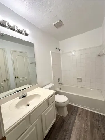 $470,000 | 3911 Clarestone Drive, Pearland, TX 77584