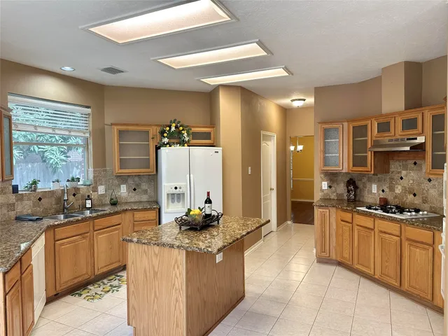 $470,000 | 3911 Clarestone Drive, Pearland, TX 77584