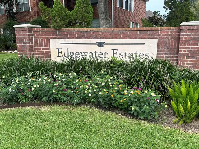 $470,000 | 3911 Clarestone Drive, Pearland, TX 77584