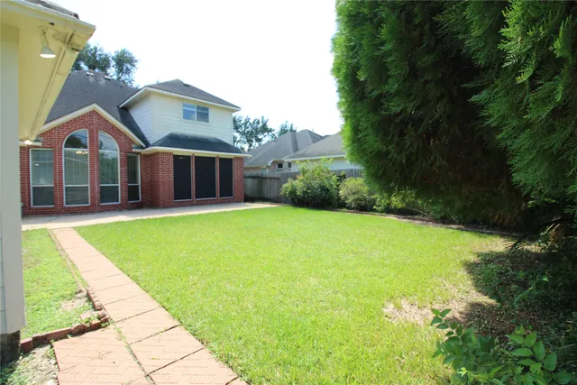 $470,000 | 3911 Clarestone Drive, Pearland, TX 77584