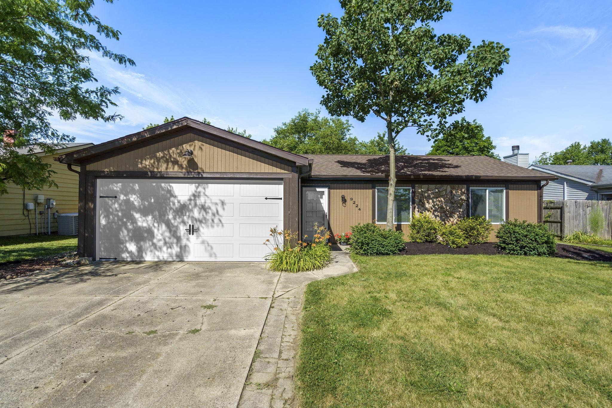 9224 Mariners Ridge Drive Fort Wayne, IN 46819 - Photo 2 of 26