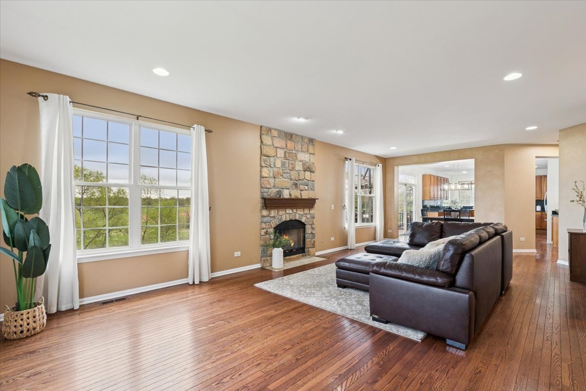 1816 Prairie Ridge Circle Lindenhurst, IL 60046 - Photo 11 of 43