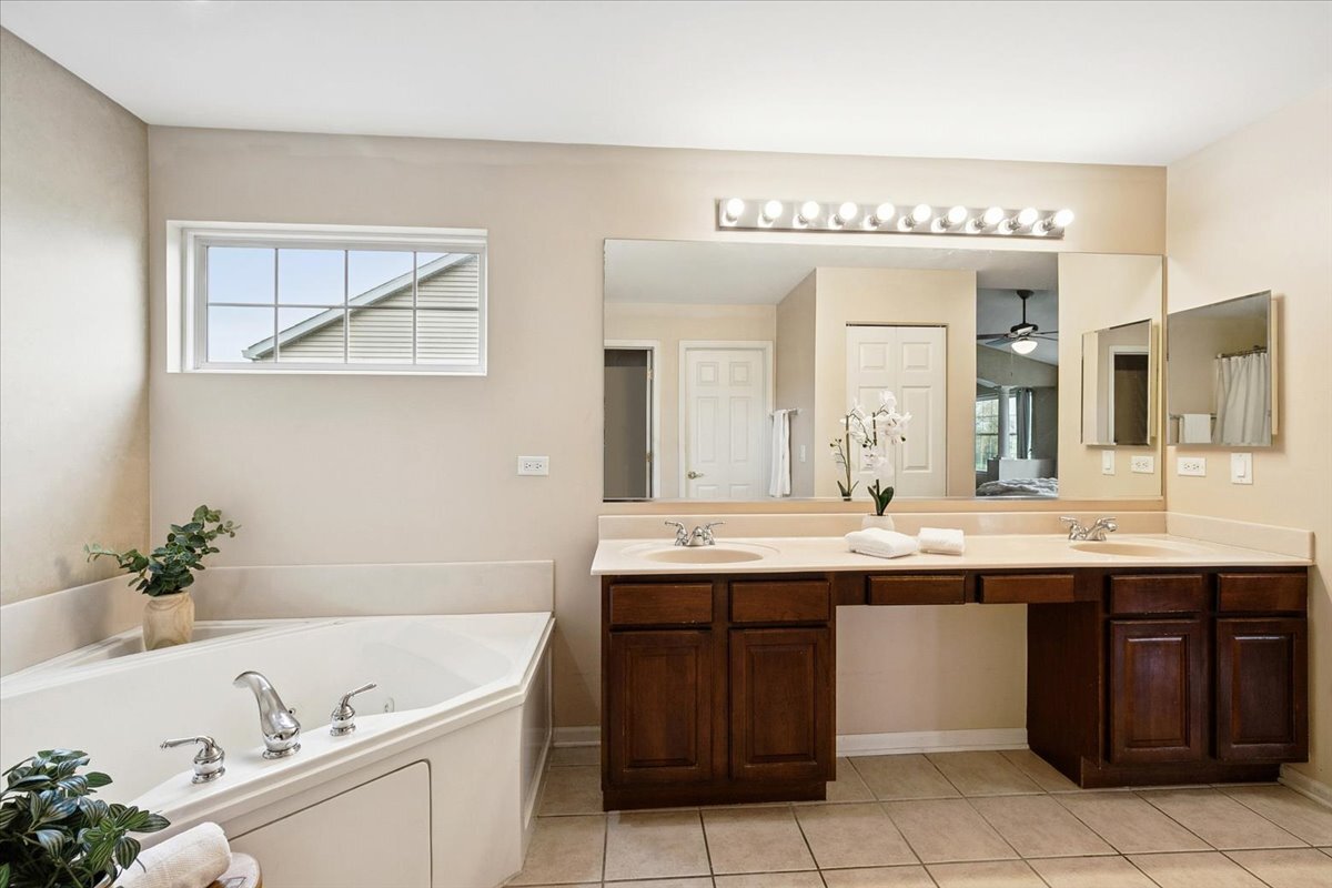 1816 Prairie Ridge Circle Lindenhurst, IL 60046 - Photo 25 of 43