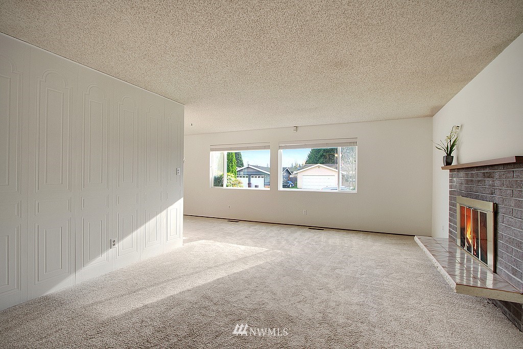 4300 Northeast 10th Place Renton, WA 98059 - Photo 2 of 8 Gallery Image 2