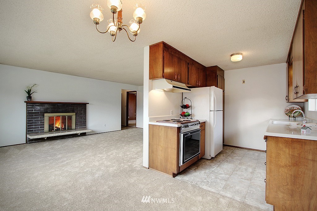 4300 Northeast 10th Place Renton, WA 98059 - Photo 3 of 8 Gallery Image 3