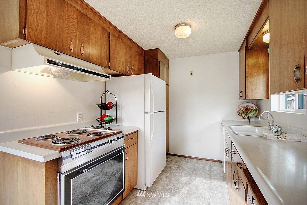 4300 Northeast 10th Place Renton, WA 98059 - Photo 5 of 8 Gallery Image 5