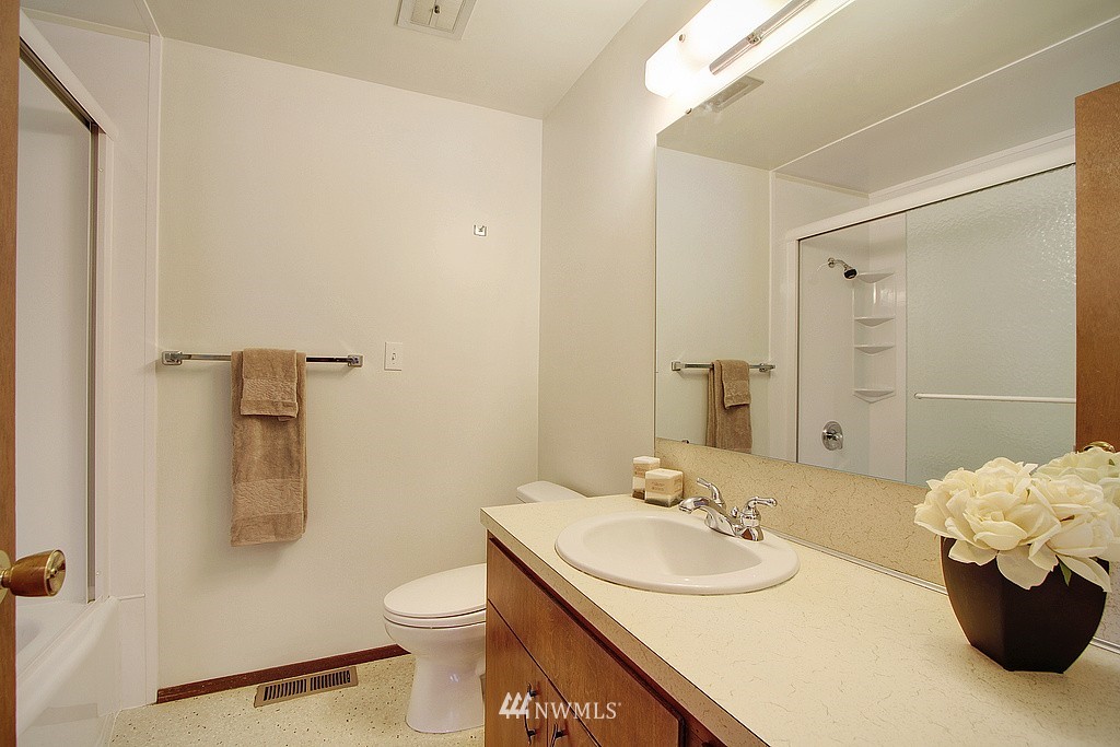4300 Northeast 10th Place Renton, WA 98059 - Photo 7 of 8 Gallery Image 7