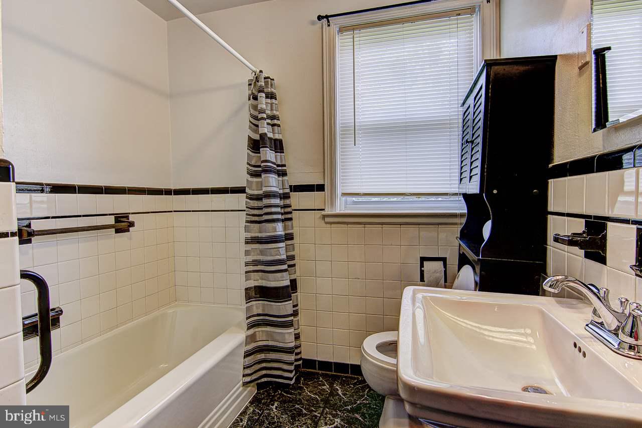 2279 Sunset Lane York, PA 17408 - Photo 13 of 30