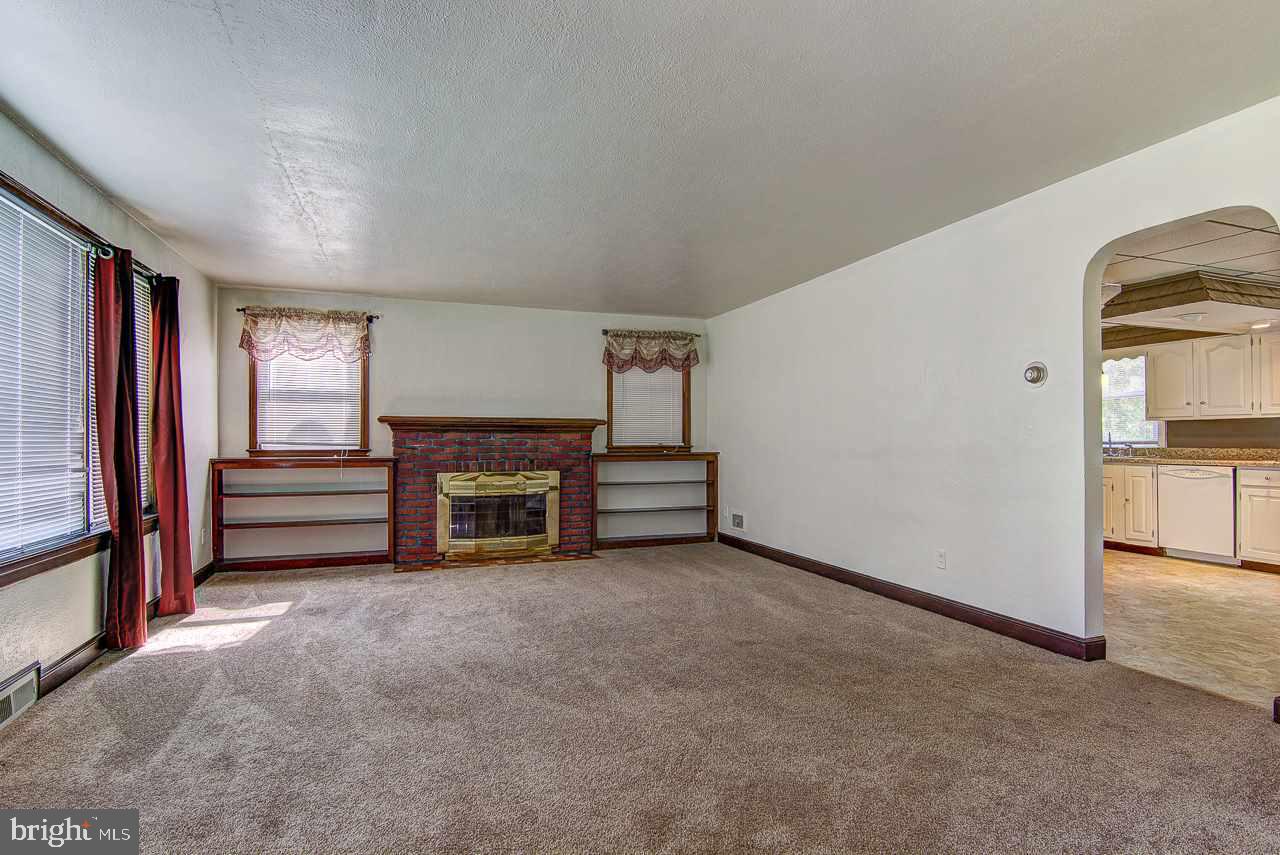 2279 Sunset Lane York, PA 17408 - Photo 14 of 30