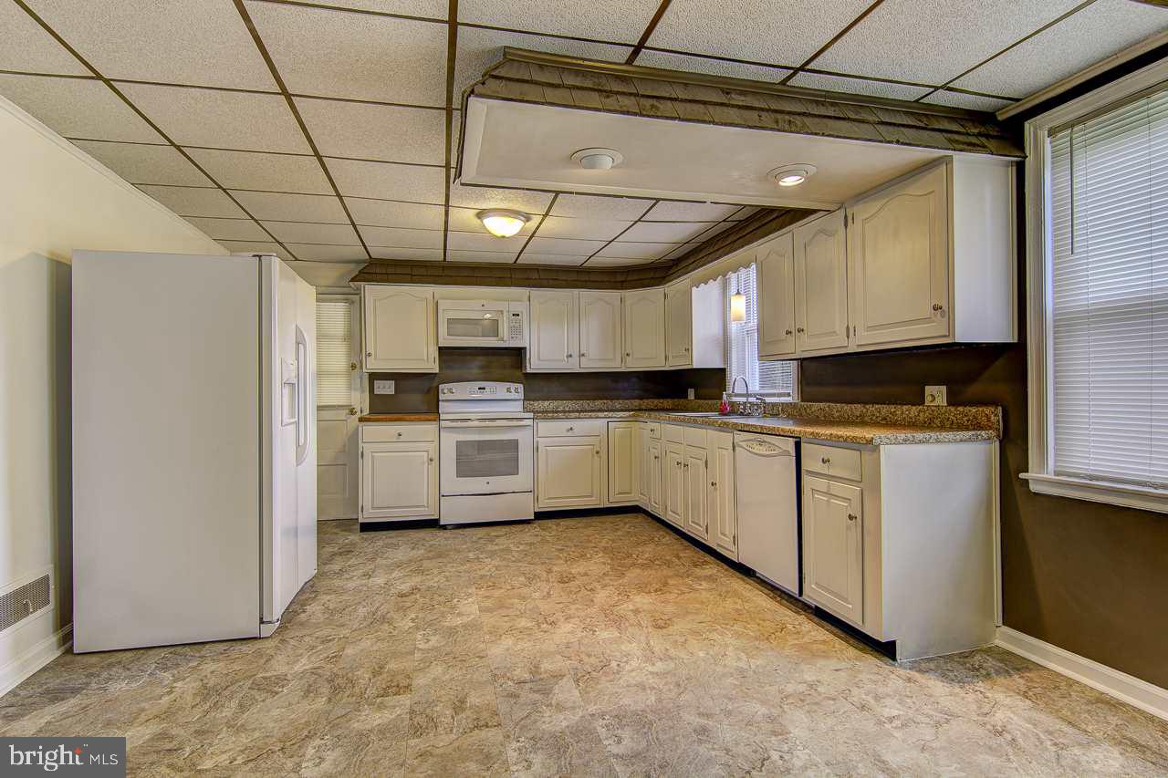 2279 Sunset Lane York, PA 17408 - Photo 4 of 30