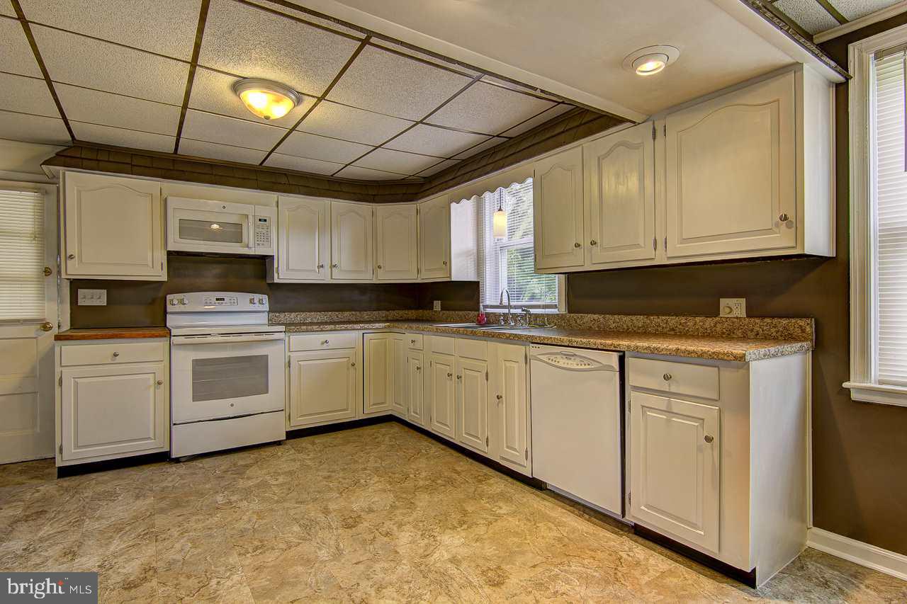 2279 Sunset Lane York, PA 17408 - Photo 5 of 30