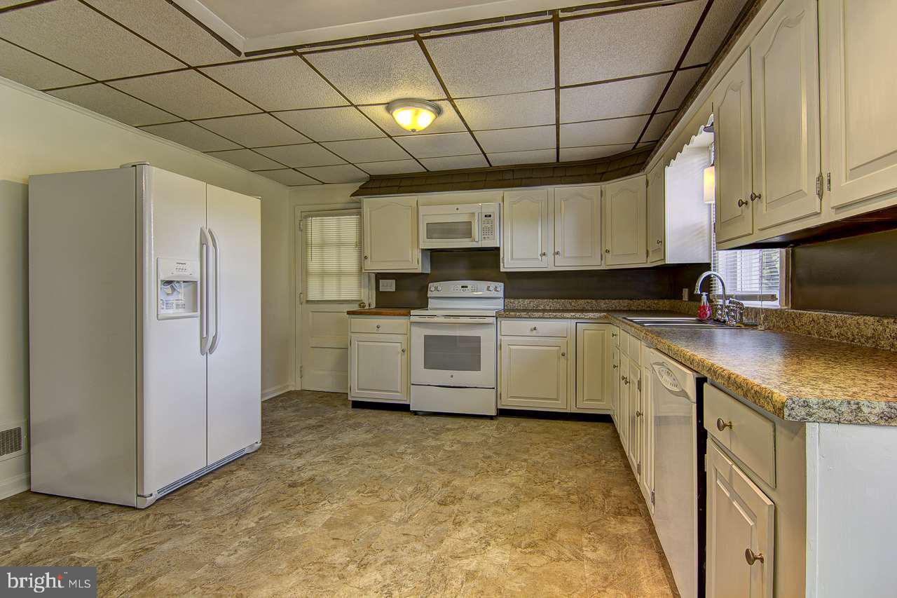 2279 Sunset Lane York, PA 17408 - Photo 6 of 30