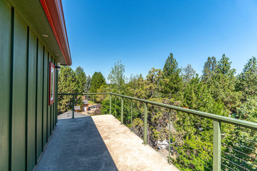 1633 Southeast Virginia Road Bend, OR 97702 - Photo 20 of 58 RileyVisuals-28