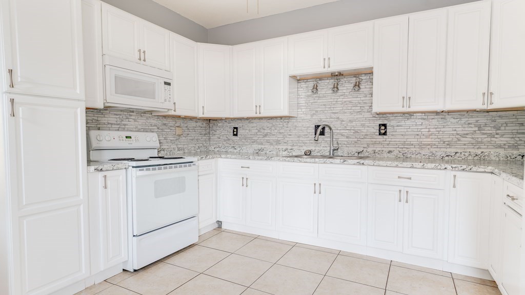 334 Maple Street, Unit 334 Holyoke, MA 01040 - Photo 8 of 16 Gallery Image 8