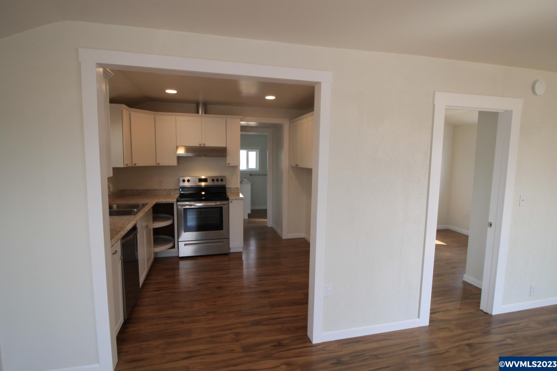 311 Gilbert Street Lebanon, OR 97355 - Photo 10 of 33