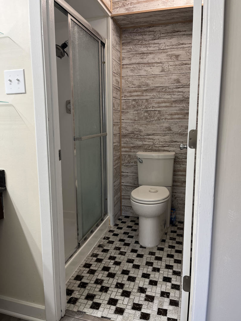 5515 Cromwell Lane, Unit M2 Oak Forest, IL 60452 - Photo 20 of 25 a bathroom with a toilet and a shower