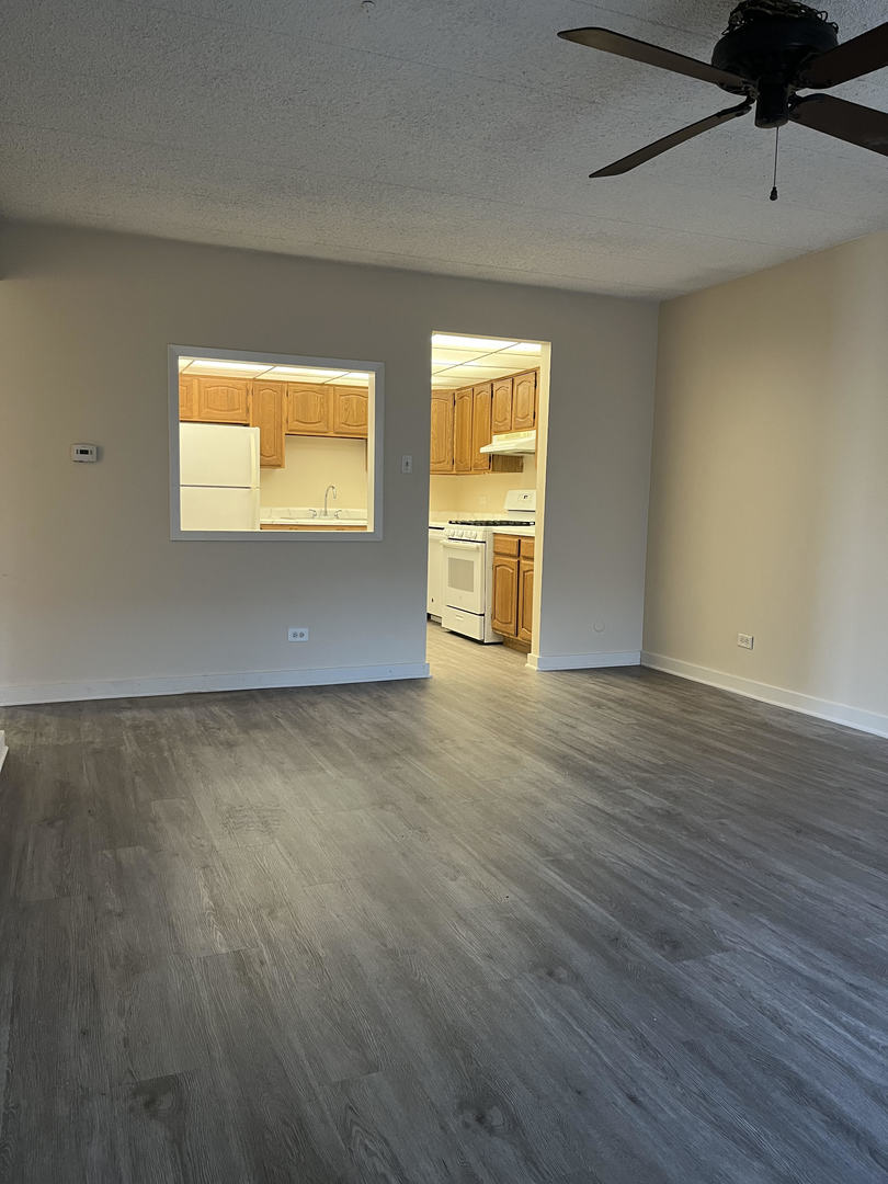 5515 Cromwell Lane, Unit M2 Oak Forest, IL 60452 - Photo 10 of 25 a view of empty room with wooden floor