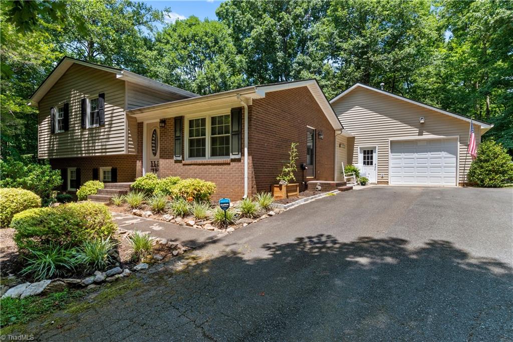 1418 Mountain View Church Road King, NC 27021 - Photo 2 of 27