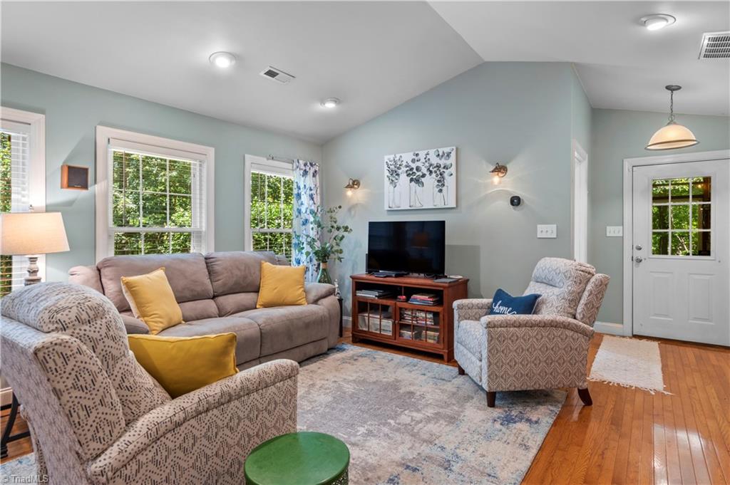 1418 Mountain View Church Road King, NC 27021 - Photo 4 of 27