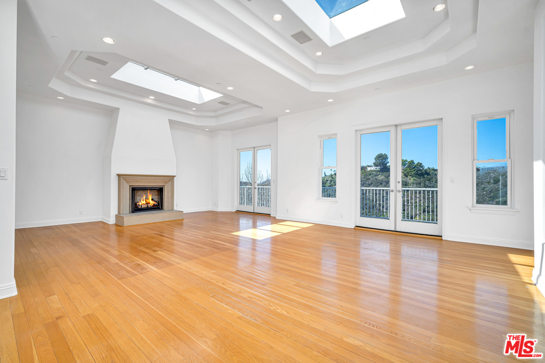 1939 Stradella Road Los Angeles, CA 90077 - Photo 11 of 49