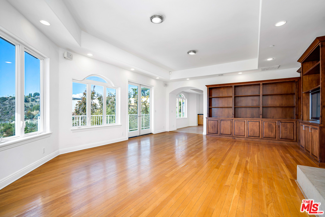 1939 Stradella Road Los Angeles, CA 90077 - Photo 14 of 49