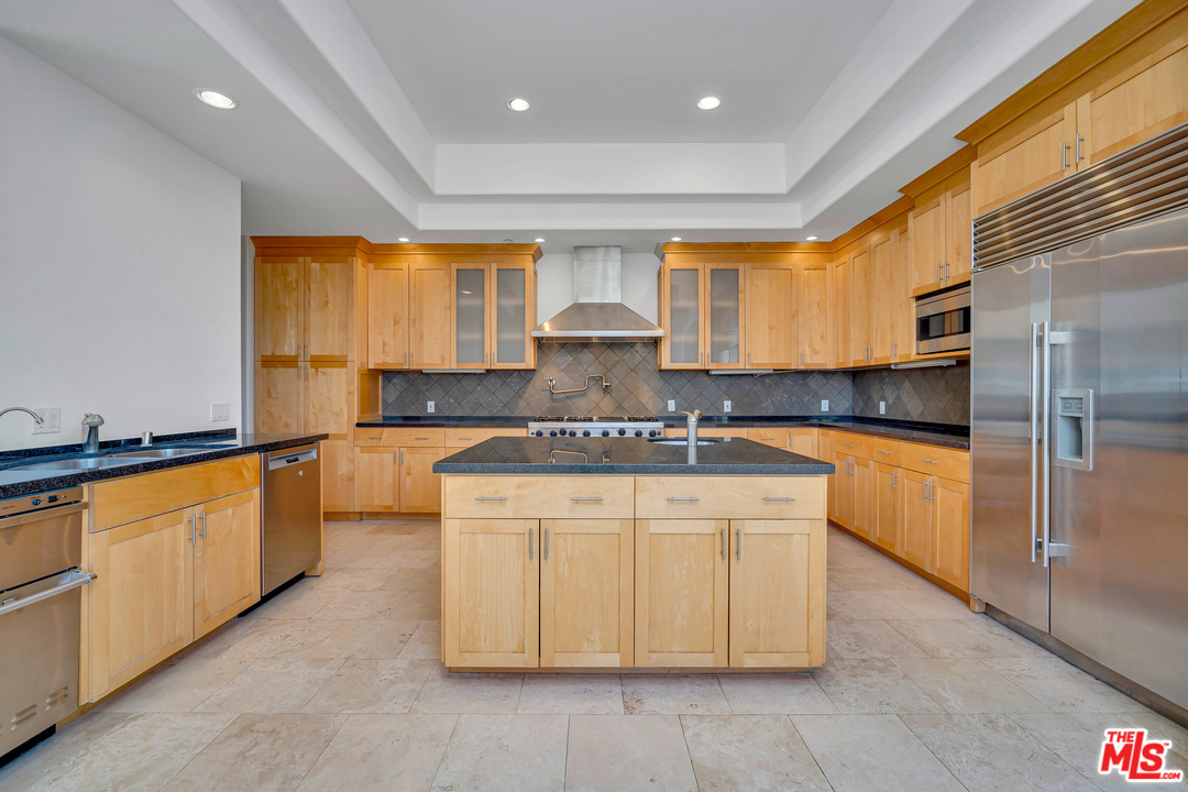 1939 Stradella Road Los Angeles, CA 90077 - Photo 15 of 49