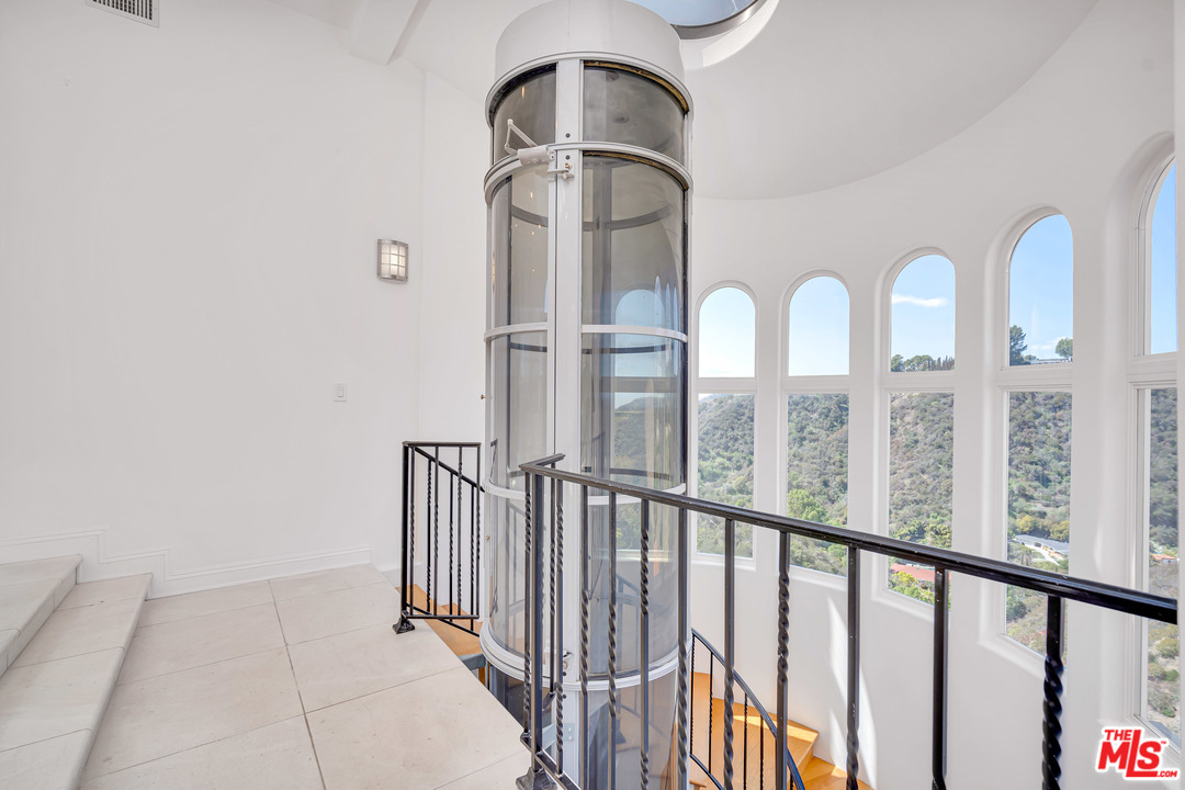 1939 Stradella Road Los Angeles, CA 90077 - Photo 17 of 49