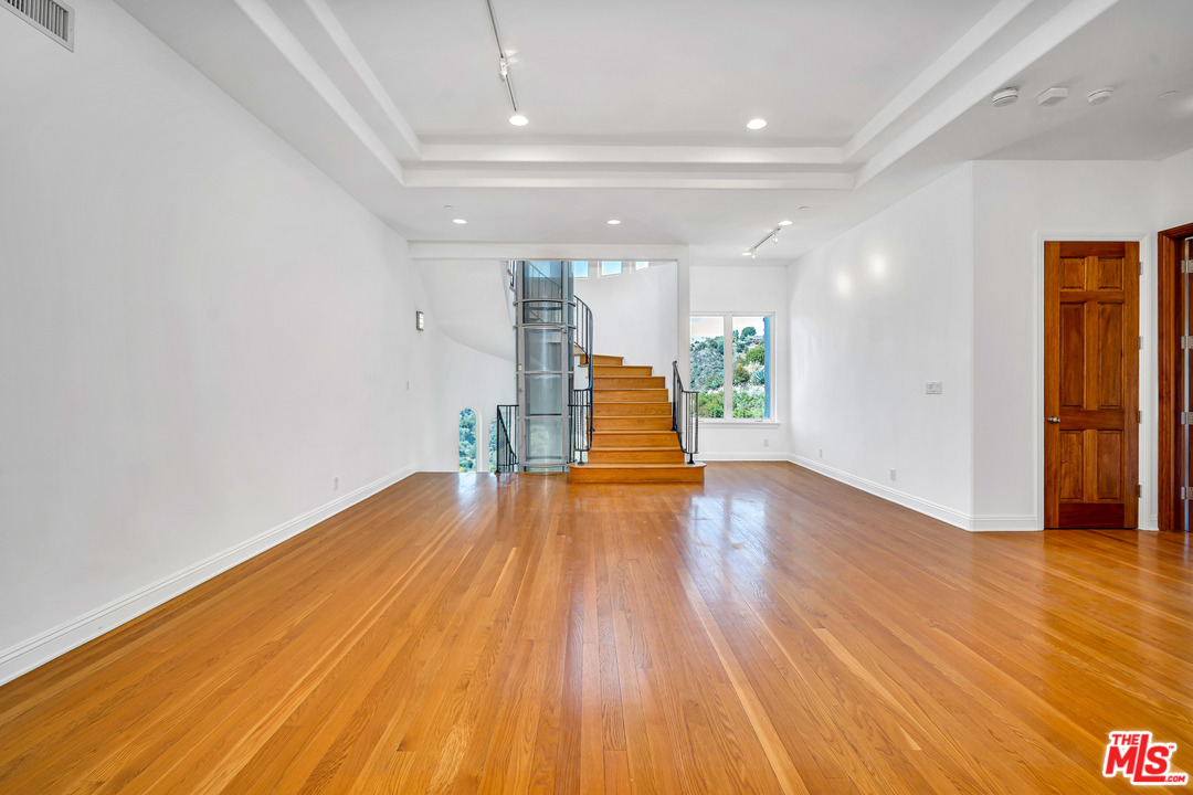 1939 Stradella Road Los Angeles, CA 90077 - Photo 18 of 49